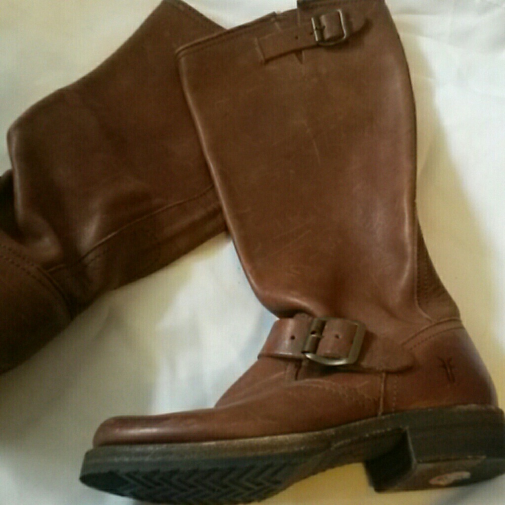 Frye Veronica boots in size 6